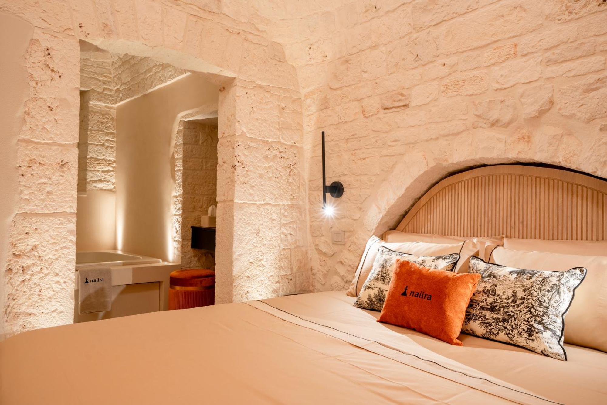 Appartement Naiira Luxury Trullo - Jacuzzi And Patio à Alberobello Extérieur photo
