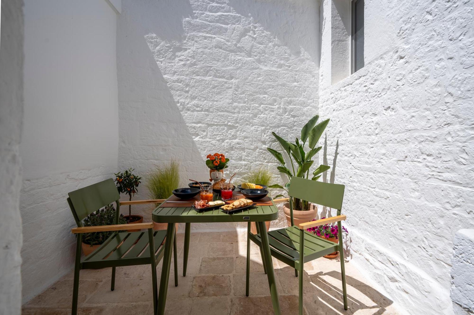 Appartement Naiira Luxury Trullo - Jacuzzi And Patio à Alberobello Extérieur photo