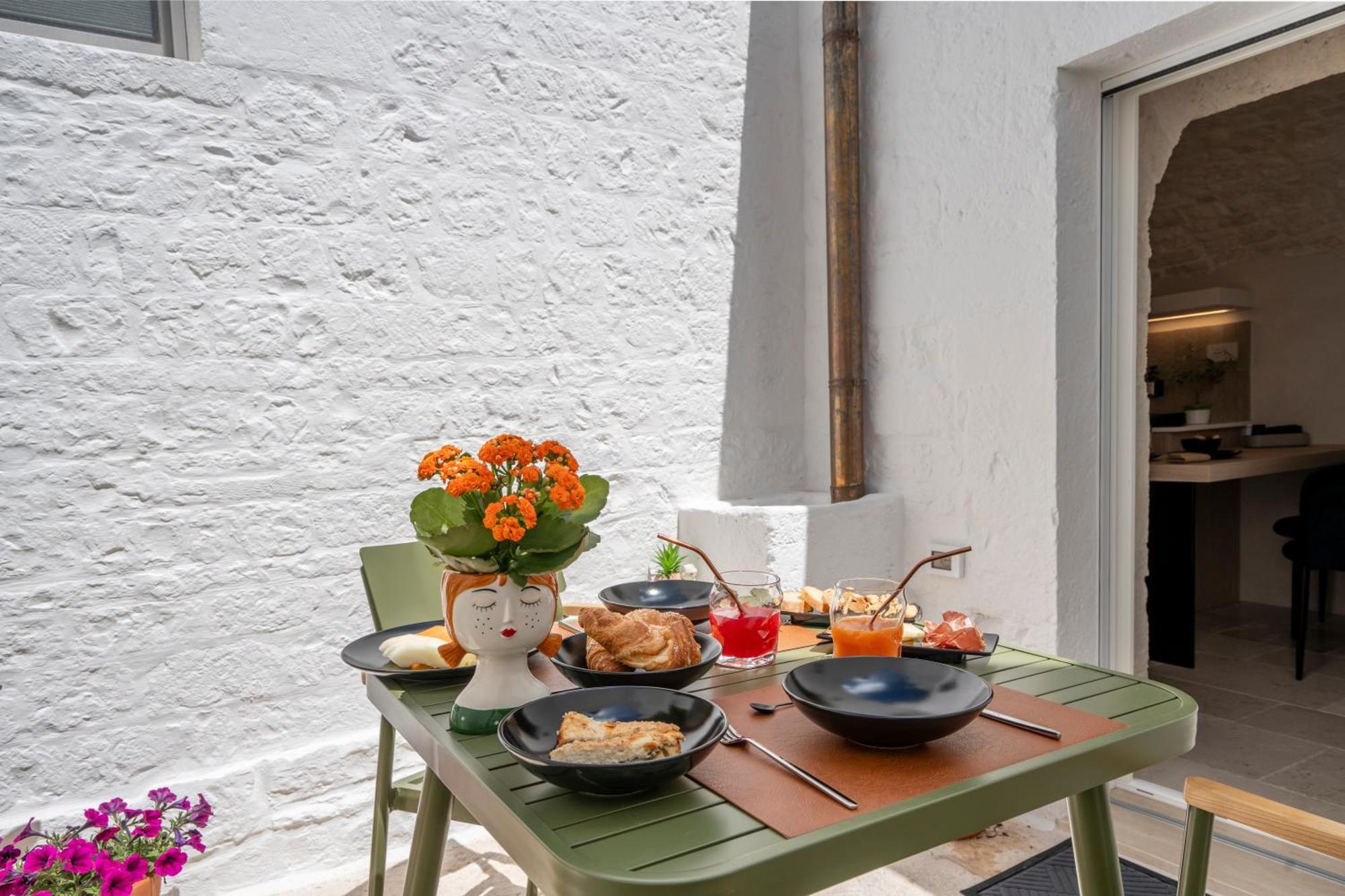 Appartement Naiira Luxury Trullo - Jacuzzi And Patio à Alberobello Extérieur photo